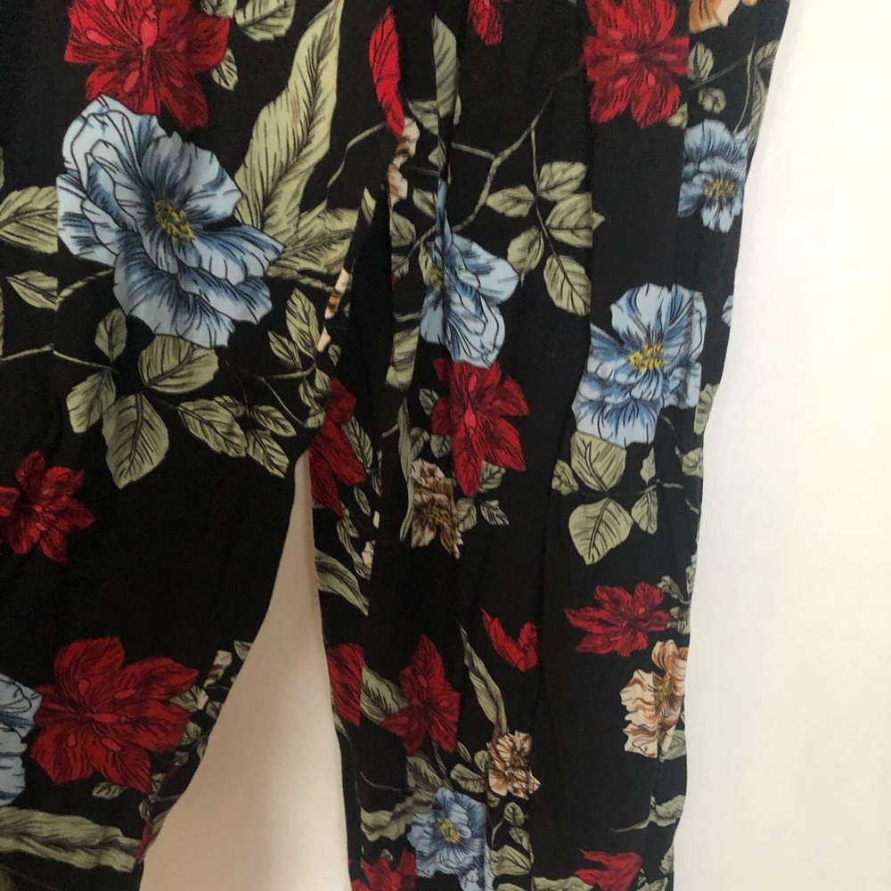 Comfortable and cute floral flowing pants
